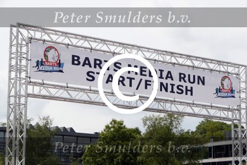 Hilversum 21 mei 2017
Bart \'s mediarun op het mediapark tbd de Bart de Graaff foundation. Aanwezig zus Miriam en moeder Marianne  van Bart de Graaff. Bridget Maasland zoon Mees , Kees Tol Howard Komproe en Jan Heemskerk lopen mee. Irene Moors presenteert het geheel.