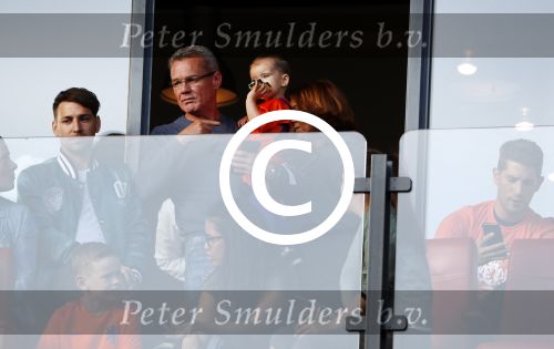 Rotterdam 9 juni 2017
Nederland - Luxemburg in de kuip . De wedstrijd dat Wesley Sneijder record international wordt en waar Ruud Gullit en Dick Advocaat voor het eerst bondscoach en assistent zijn. Yolanthe Sneijder Cabau zit op de tribune met zoons Jessey en Xess Xava. Berrie en Sylvia Sneijder