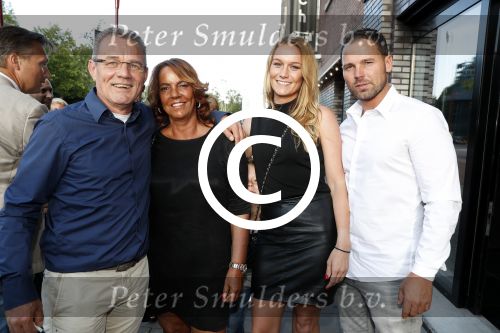 Nieuwegein 10 juni 2017
Feest voor Wesley Sneijder bij Will\'s in nieuwgein tbv het feit dat hij recordinternational voor nederland is geworden. Ouders Wesley Berrie en Sylvia en broer Jeffrey met zijn vriendin