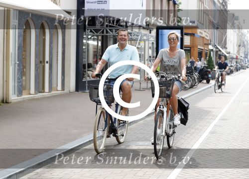 Amsterdam 29 mei 2017
Bertus Holkema  met zijn vrouw Jacqueline op de pc hooftstraat