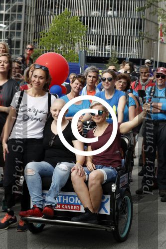 Amsterdam 17 mei 2017
Evelien de Bruijn en Bibian Mentel lopen mee in de marathon voor het Nederlands Kankerfonds (KWF). Vertrek wan bij het Antoni v Leeuwenhoek