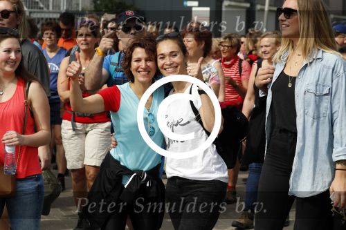Amsterdam 17 mei 2017
Evelien de Bruijn en Bibian Mentel lopen mee in de marathon voor het Nederlands Kankerfonds (KWF). Vertrek wan bij het Antoni v Leeuwenhoek