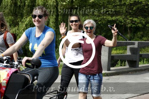 Amsterdam 17 mei 2017
Evelien de Bruijn en Bibian Mentel lopen mee in de marathon voor het Nederlands Kankerfonds (KWF). Vertrek wan bij het Antoni v Leeuwenhoek