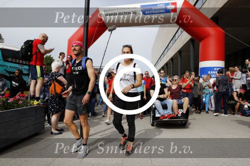 Amsterdam 17 mei 2017
Evelien de Bruijn en Bibian Mentel lopen mee in de marathon voor het Nederlands Kankerfonds (KWF). Vertrek wan bij het Antoni v Leeuwenhoek