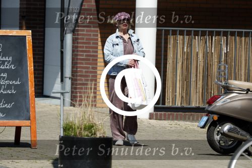 Aalsmeer 17 mei 2017
Bonnie st Claire doet boodschappen bij de albert Heijn.