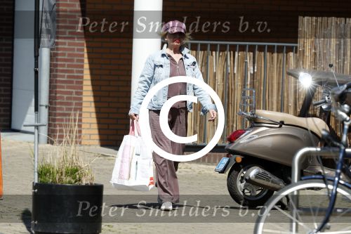 Aalsmeer 17 mei 2017
Bonnie st Claire doet boodschappen bij de albert Heijn.