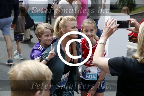 Hilversum 21 mei 2017
Bart \'s mediarun op het mediapark tbd de Bart de Graaff foundation. Aanwezig zus Miriam en moeder Marianne  van Bart de Graaff. Bridget Maasland zoon Mees , Kees Tol Howard Komproe en Jan Heemskerk lopen mee. Irene Moors presenteert het geheel.