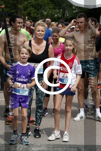 Hilversum 21 mei 2017
Bart \'s mediarun op het mediapark tbd de Bart de Graaff foundation. Aanwezig zus Miriam en moeder Marianne  van Bart de Graaff. Bridget Maasland zoon Mees , Kees Tol Howard Komproe en Jan Heemskerk lopen mee. Irene Moors presenteert het geheel.