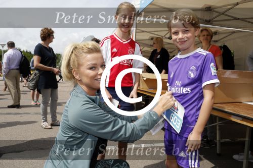 Hilversum 21 mei 2017
Bart \'s mediarun op het mediapark tbd de Bart de Graaff foundation. Aanwezig zus Miriam en moeder Marianne  van Bart de Graaff. Bridget Maasland zoon Mees , Kees Tol Howard Komproe en Jan Heemskerk lopen mee. Irene Moors presenteert het geheel.
