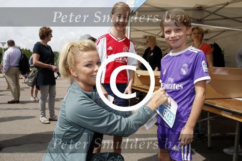 Hilversum 21 mei 2017
Bart \'s mediarun op het mediapark tbd de Bart de Graaff foundation. Aanwezig zus Miriam en moeder Marianne  van Bart de Graaff. Bridget Maasland zoon Mees , Kees Tol Howard Komproe en Jan Heemskerk lopen mee. Irene Moors presenteert het geheel.