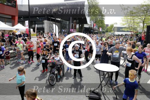 Hilversum 21 mei 2017
Bart \'s mediarun op het mediapark tbd de Bart de Graaff foundation. Aanwezig zus Miriam en moeder Marianne  van Bart de Graaff. Bridget Maasland zoon Mees , Kees Tol Howard Komproe en Jan Heemskerk lopen mee. Irene Moors presenteert het geheel.