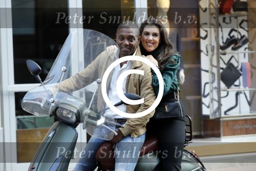 Amsterdam 16 juni 2017
Bryan Roy met zijn vriendin op Vespa scooter