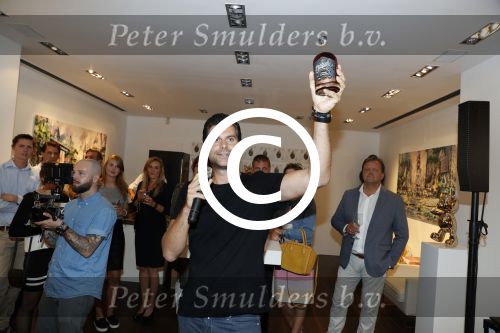 Amsterdam 16 juni 2017
Presentatie nieuwe vodka van Michiel Mol Caramol in de gallery van Joseph Klibansky op de pc hooftstraat