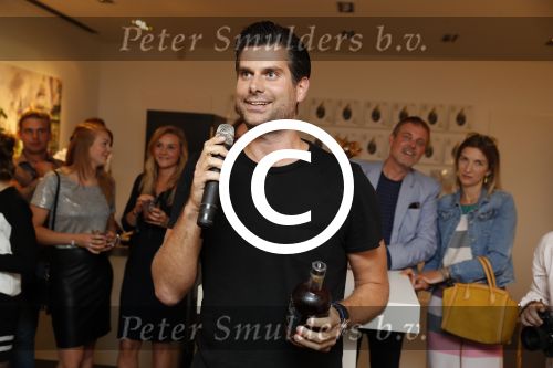 Amsterdam 16 juni 2017
Presentatie nieuwe vodka van Michiel Mol Caramol in de gallery van Joseph Klibansky op de pc hooftstraat