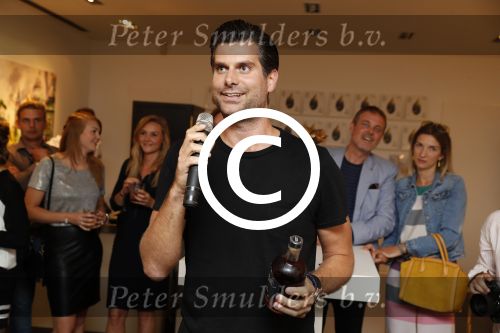 Amsterdam 16 juni 2017
Presentatie nieuwe vodka van Michiel Mol Caramol in de gallery van Joseph Klibansky op de pc hooftstraat