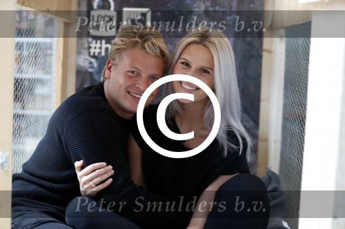 Amsterdam 16 mei 2017 
Free a Girl . lock me up met Thomas Berge Cassidy Roeks Hannelore Zwitserlood Niels Geusebroek en Marieke t Hart. Ze zitten opgesloten op het hoofdkantoor van de telegraaf.