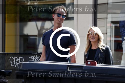 Amsterdam 3 juni 2017
Chantal janzen met kennis / vriend Tijs Hartman op de pc hooftstraat