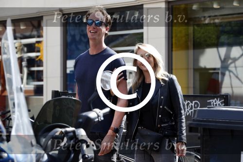 Amsterdam 3 juni 2017
Chantal janzen met kennis / vriend Tijs Hartman op de pc hooftstraat