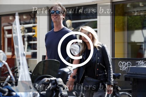 Amsterdam 3 juni 2017
Chantal janzen met kennis / vriend Tijs Hartman op de pc hooftstraat