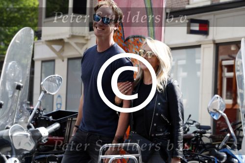 Amsterdam 3 juni 2017
Chantal janzen met kennis / vriend Tijs Hartman op de pc hooftstraat