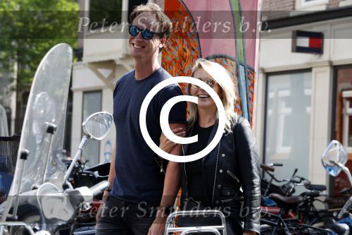 Amsterdam 3 juni 2017
Chantal janzen met kennis / vriend Tijs Hartman op de pc hooftstraat