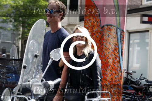 Amsterdam 3 juni 2017
Chantal janzen met kennis / vriend Tijs Hartman op de pc hooftstraat