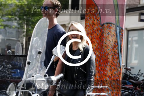 Amsterdam 3 juni 2017
Chantal janzen met kennis / vriend Tijs Hartman op de pc hooftstraat