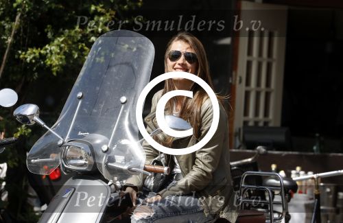 Amsterdam 23 mei 2017
Chelsey Weimar met haar vespa scooter