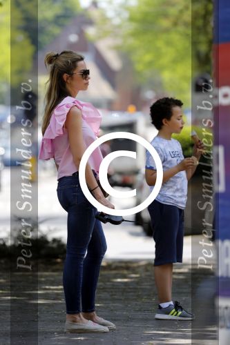 Amsterdam 17 mei 2017 
Christie Bokma met zoon in Amsterdam zuid