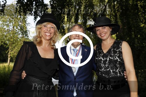 Haarzuilens 21 juni 2017
Haringparty bij kasteel de Haar. Claudia de Breij met partner en vader