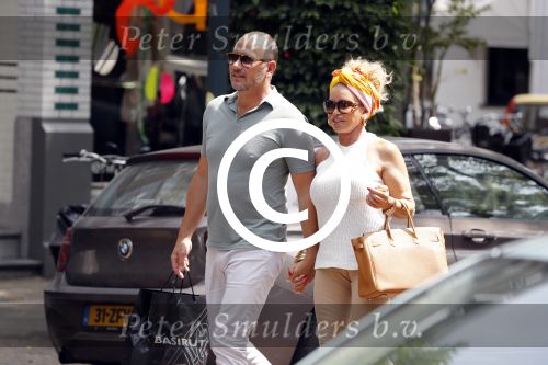 Amsterdam 21 juni 2017
Connie Witteman met haar verloofde Eugene v Dun op de cornelis schuytstraat