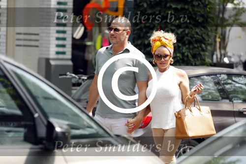 Amsterdam 21 juni 2017
Connie Witteman met haar verloofde Eugene v Dun op de cornelis schuytstraat