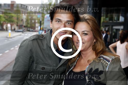 Amsterdam 15 mei 2017
Wesly Bronkhorst 15 jaar artiest in het concertgebouw. Danilo Kuiters met moeder