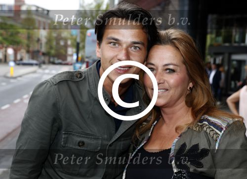 Amsterdam 15 mei 2017
Wesly Bronkhorst 15 jaar artiest in het concertgebouw. Danilo Kuiters met moeder
