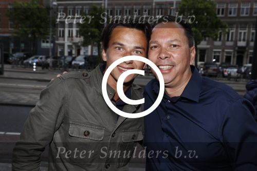 Amsterdam 15 mei 2017
Wesly Bronkhorst 15 jaar artiest in het concertgebouw. Danilo Kuiters met moeder
