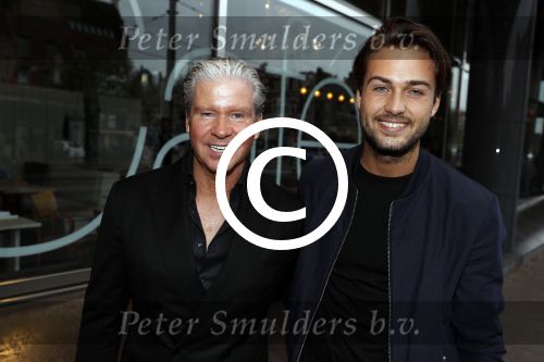 Amsterdam 15 mei 2017
Wesly Bronkhorst 15 jaar artiest in het concertgebouw. dave Dries en Honoria Roelvink