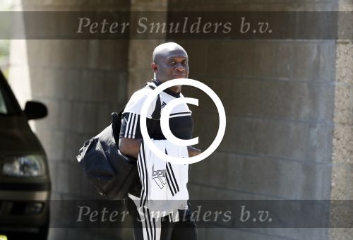 Amsterdam 15 juni 2017   
De vader van Memphis Depay Dennis loopt naar zijn huis.