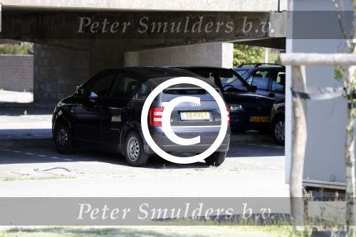 Amsterdam 15 juni 2017   
De vader van Memphis Depay Dennis loopt naar zijn huis.
