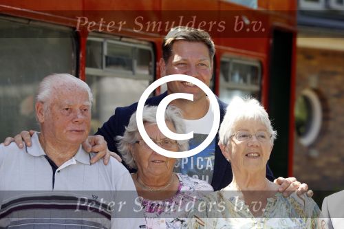Laren 15 mei 2017
De wereld rond met 80 jarigen van sbs6 gepresenteerd door Dennis v d Geest
