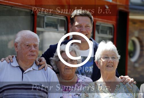 Laren 15 mei 2017
De wereld rond met 80 jarigen van sbs6 gepresenteerd door Dennis v d Geest