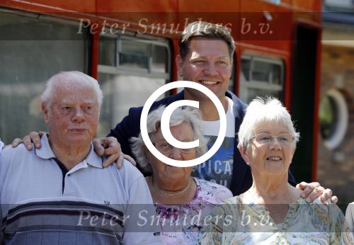 Laren 15 mei 2017
De wereld rond met 80 jarigen van sbs6 gepresenteerd door Dennis v d Geest