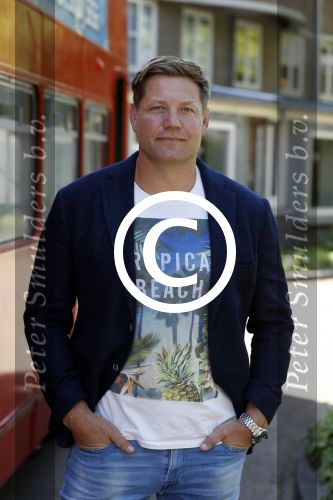 Laren 15 mei 2017
De wereld rond met 80 jarigen van sbs6 gepresenteerd door Dennis v d Geest