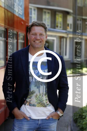 Laren 15 mei 2017
De wereld rond met 80 jarigen van sbs6 gepresenteerd door Dennis v d Geest