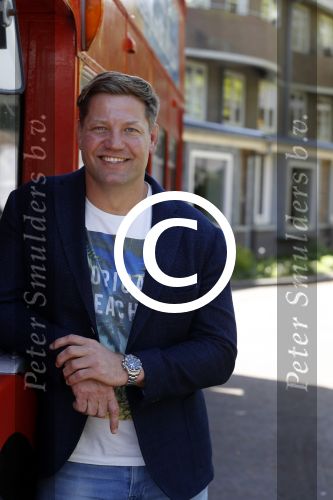 Laren 15 mei 2017
De wereld rond met 80 jarigen van sbs6 gepresenteerd door Dennis v d Geest
