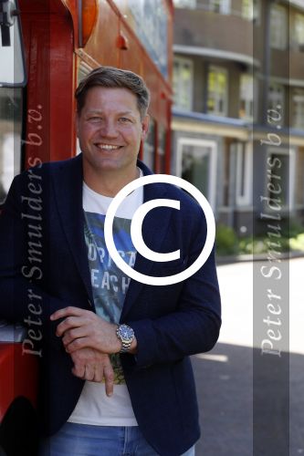 Laren 15 mei 2017
De wereld rond met 80 jarigen van sbs6 gepresenteerd door Dennis v d Geest