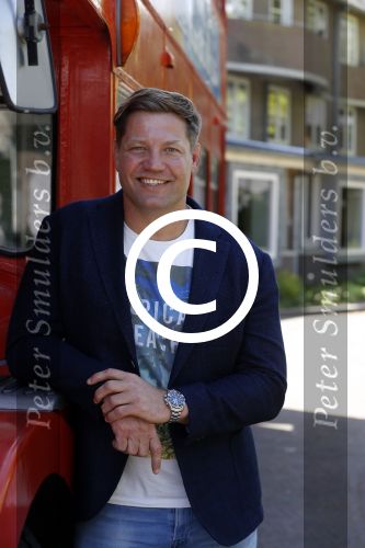 Laren 15 mei 2017
De wereld rond met 80 jarigen van sbs6 gepresenteerd door Dennis v d Geest