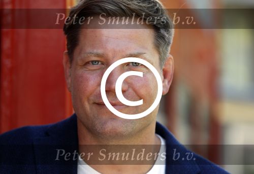Laren 15 mei 2017
De wereld rond met 80 jarigen van sbs6 gepresenteerd door Dennis v d Geest