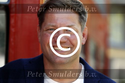 Laren 15 mei 2017
De wereld rond met 80 jarigen van sbs6 gepresenteerd door Dennis v d Geest