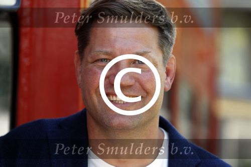 Laren 15 mei 2017
De wereld rond met 80 jarigen van sbs6 gepresenteerd door Dennis v d Geest