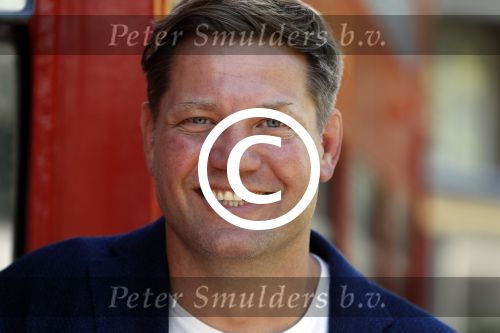 Laren 15 mei 2017
De wereld rond met 80 jarigen van sbs6 gepresenteerd door Dennis v d Geest